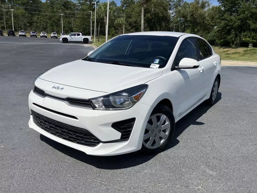 2023 Kia Rio LX photo 1
