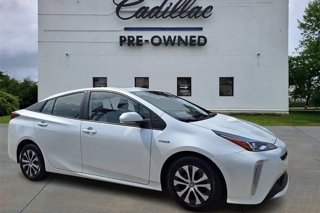 2021 Toyota Prius LE photo 1