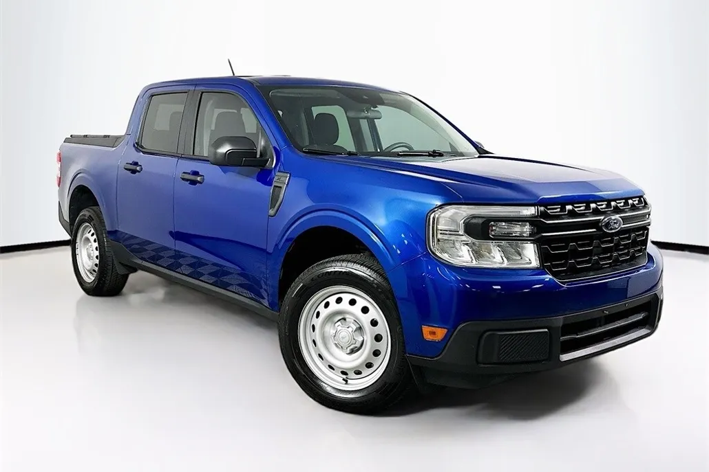 2023 Ford Maverick XL photo 1