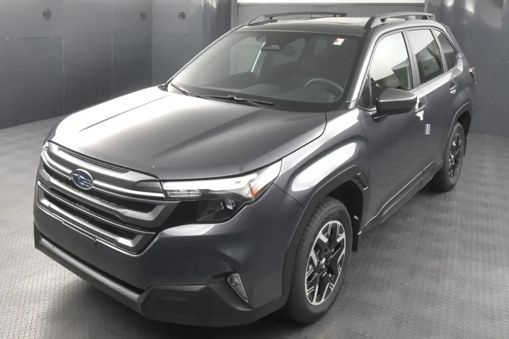 2025 Subaru Forester Premium photo 1