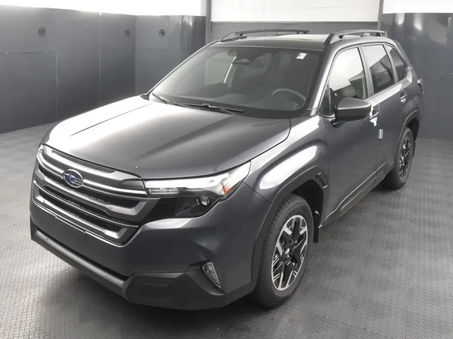 2025 Subaru Forester Premium photo 1