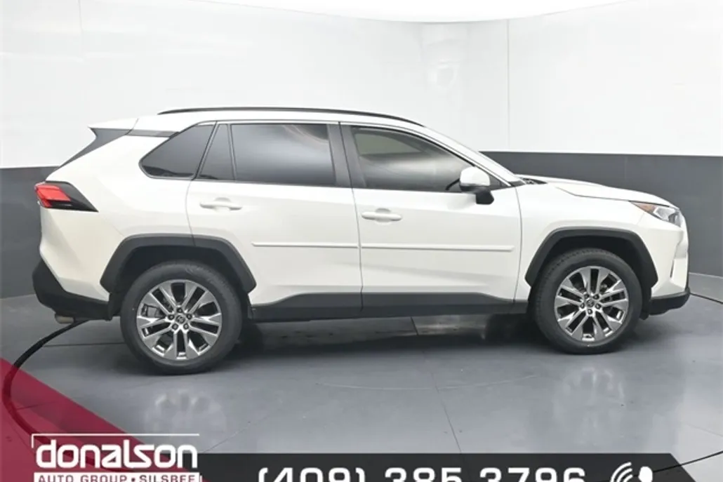 2021 Toyota RAV4 XLE Premium photo 1