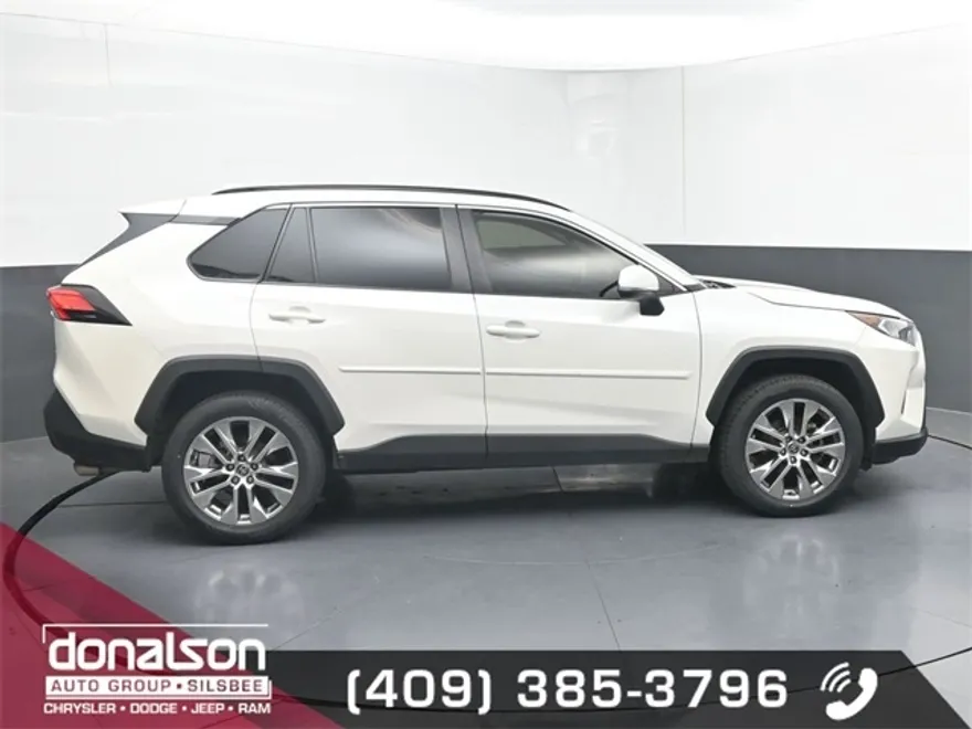 2021 Toyota RAV4 XLE Premium photo 1