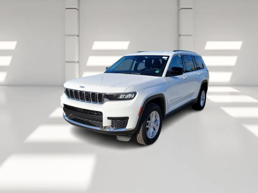2023 Jeep Grand Cherokee Laredo Altitude photo 1