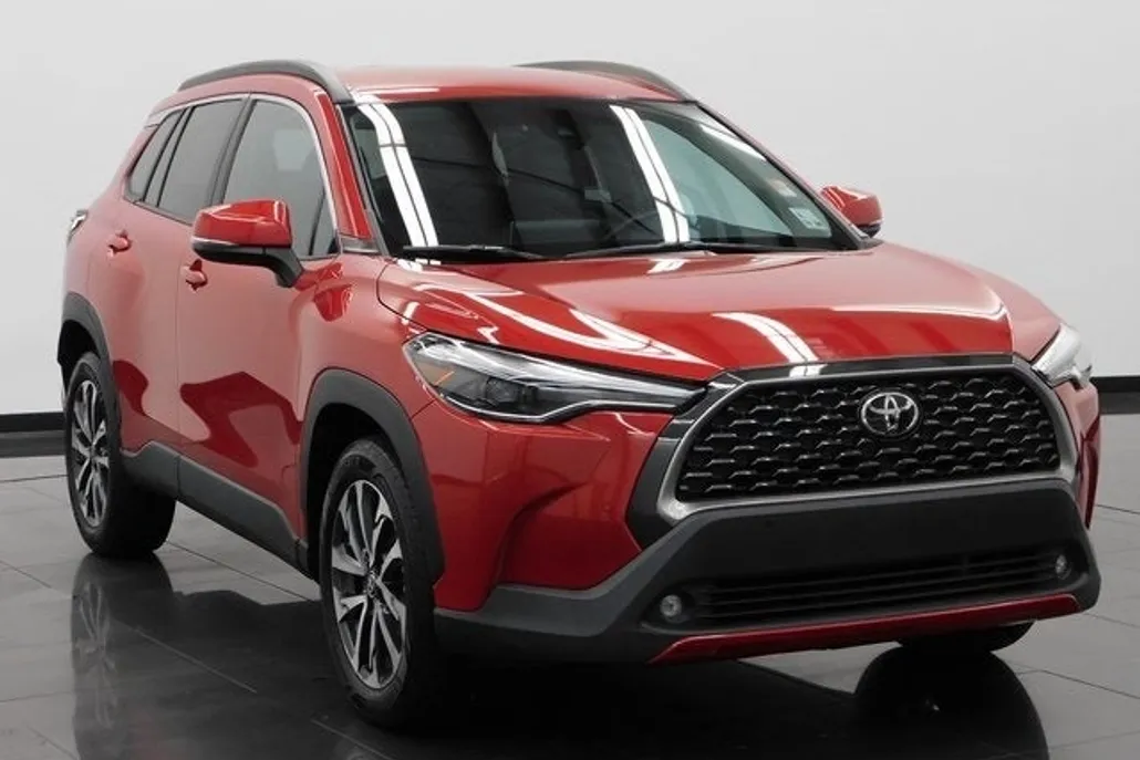 2022 Toyota Corolla Cross XLE photo 1