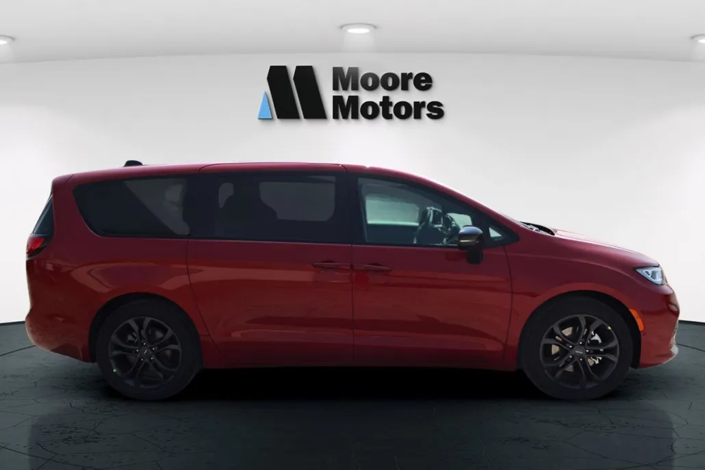 2026 Chrysler Pacifica photo 1