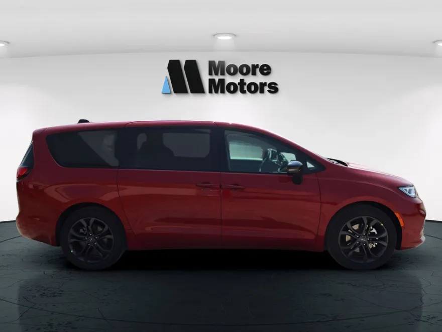 2026 Chrysler Pacifica photo 1