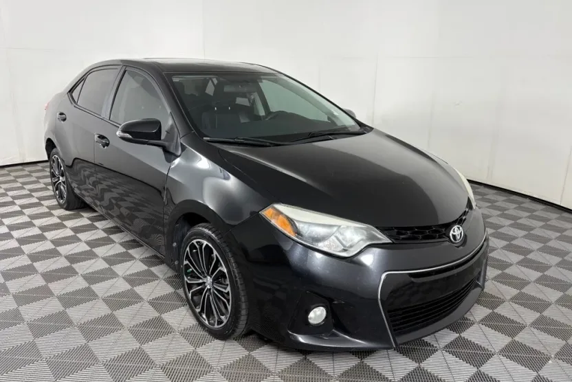 2015 Toyota Corolla Plus photo 1