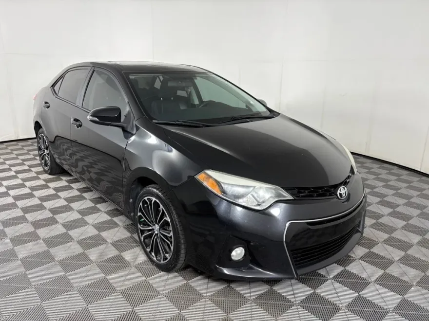 2015 Toyota Corolla Plus photo 1