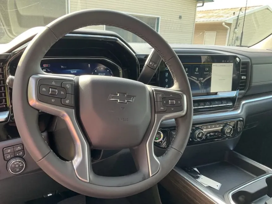 2025 Chevrolet Silverado 3500HD LT photo 1