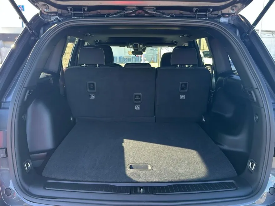 2025 Jeep Grand Cherokee Laredo photo 6