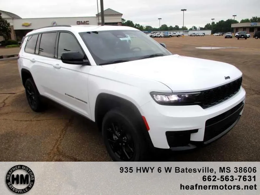 2025 Jeep Grand Cherokee Laredo photo 1