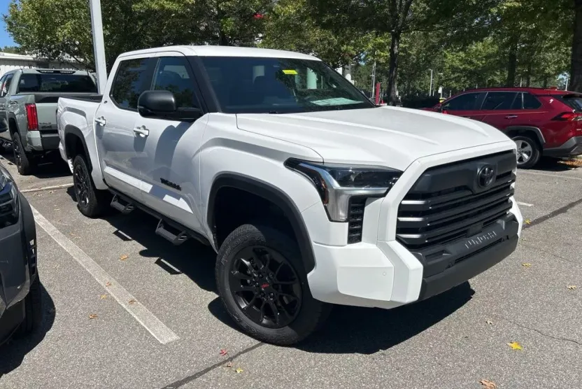2026 Toyota Tundra SR5 CrewMax photo 1