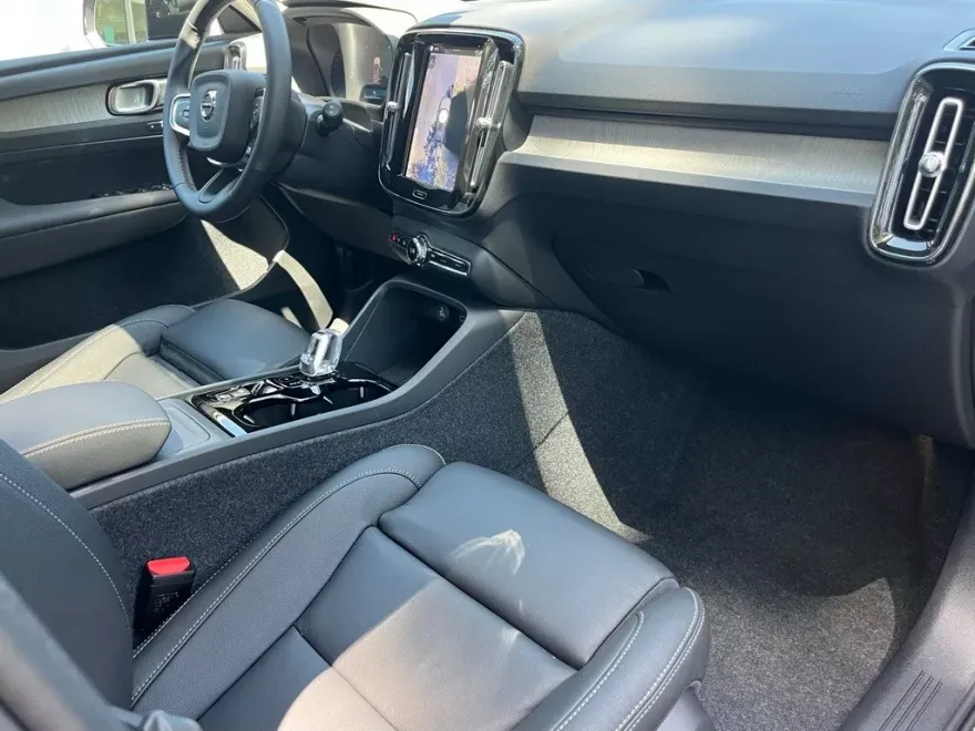 2026 Volvo XC40 Plus photo 1