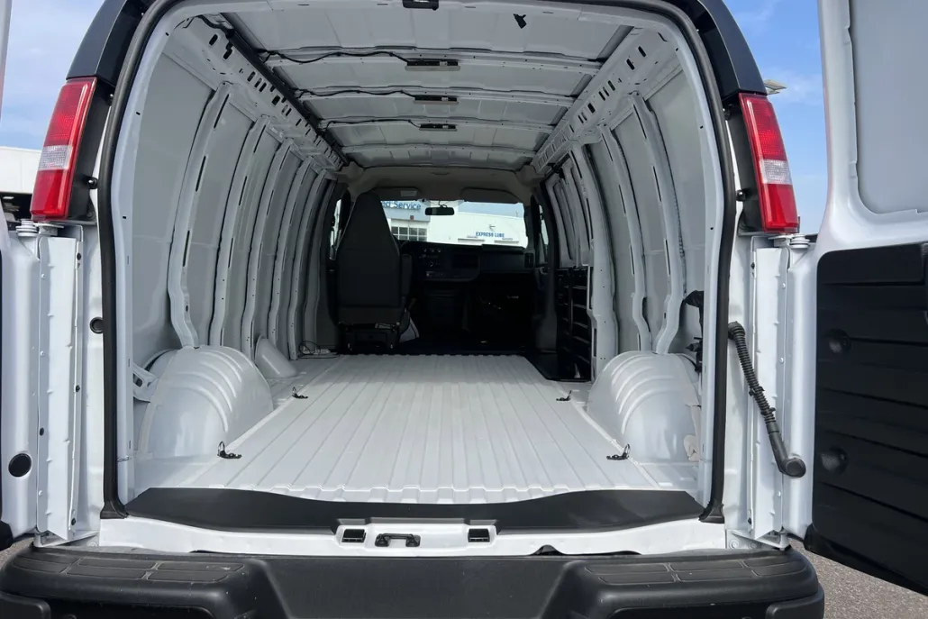 2025 Chevrolet Express Cargo 3500 photo 1