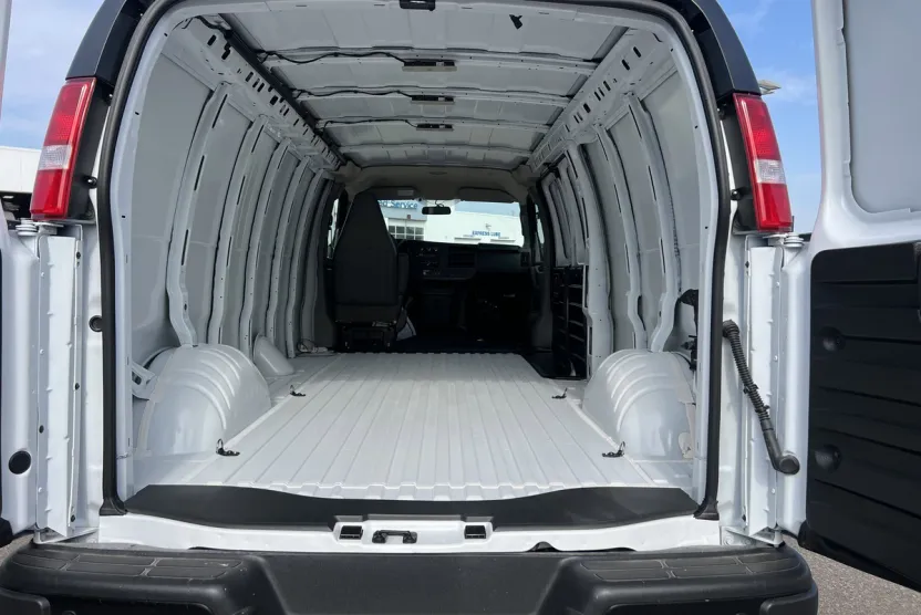 2025 Chevrolet Express Cargo 3500 photo 1