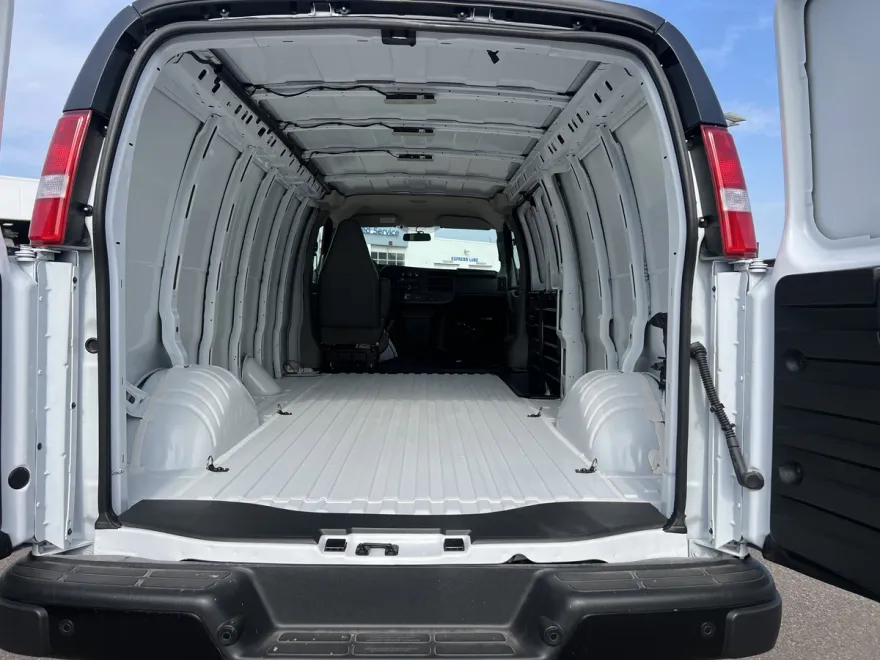 2025 Chevrolet Express Cargo 3500 photo 1
