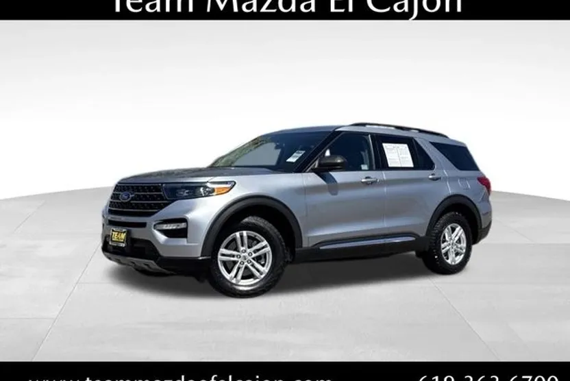 2023 Ford Explorer XLT photo 1