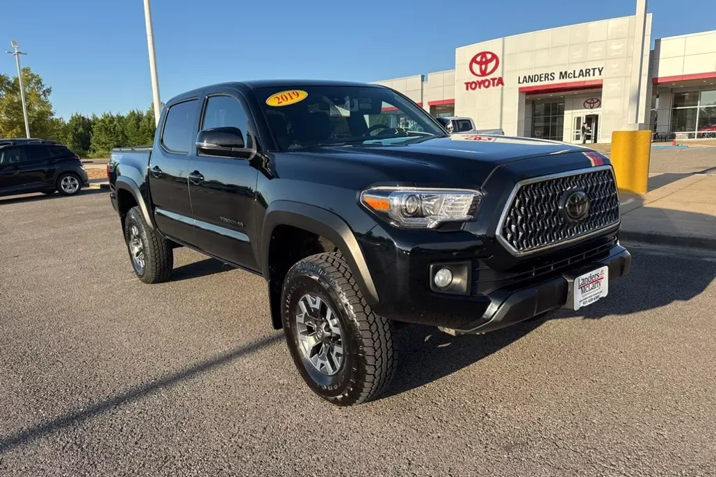 2019 Toyota Tacoma TRD Off-Road V6 photo 1