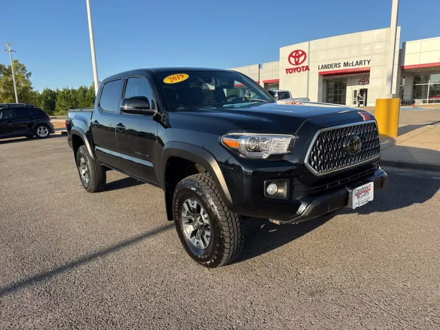 2019 Toyota Tacoma TRD Off-Road V6 photo 1