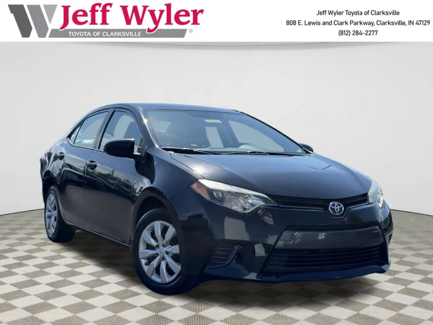 2016 Toyota Corolla LE photo 1