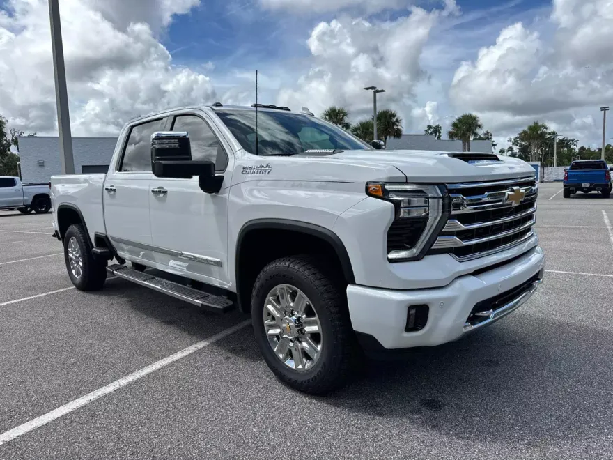 2025 Chevrolet Silverado 2500HD High Country photo 1