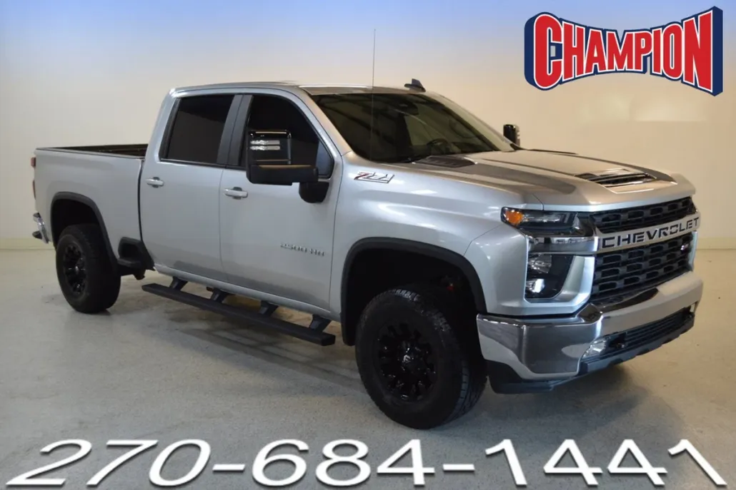 2020 Chevrolet Silverado LT photo 1