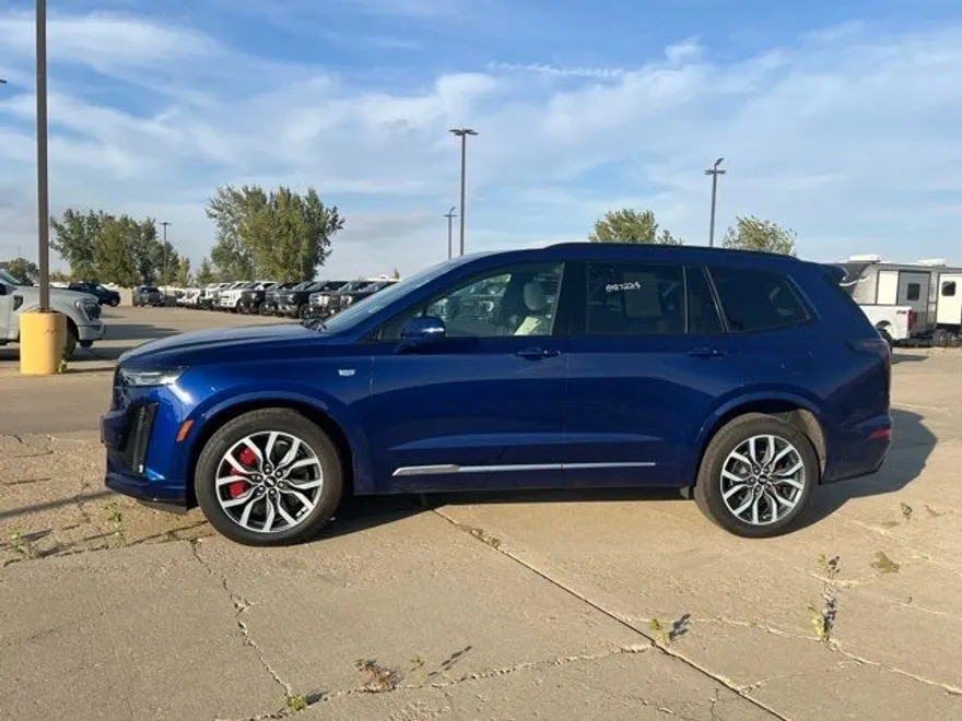 2024 Cadillac XT6 Sport photo 1