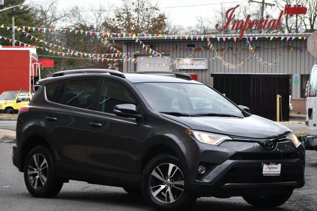 2018 Toyota RAV4 XLE photo 1