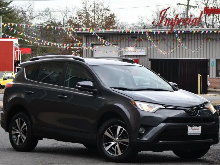 2018 Toyota RAV4 XLE photo 1