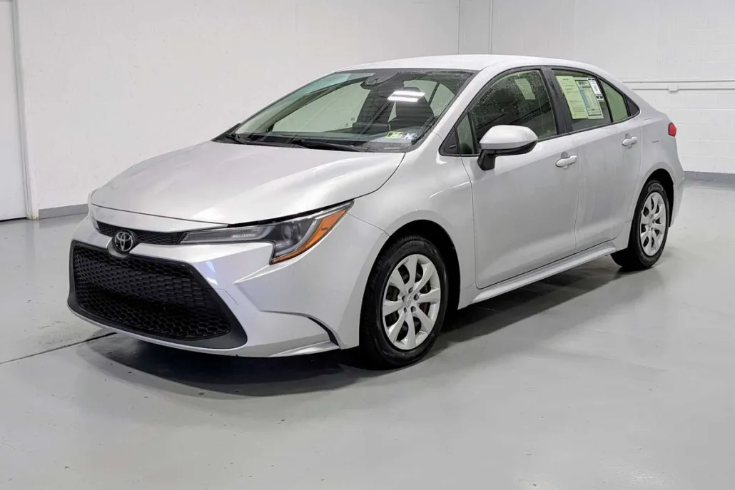 2020 Toyota Corolla LE photo 1