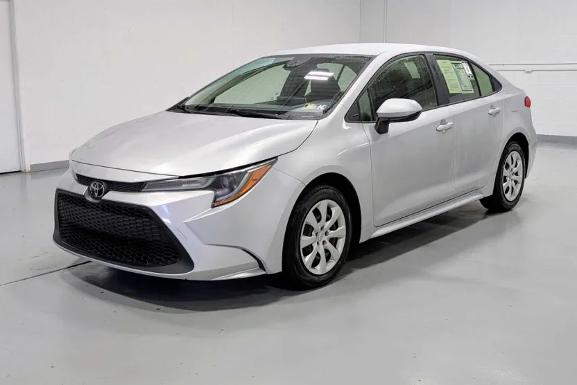 2020 Toyota Corolla LE photo 1