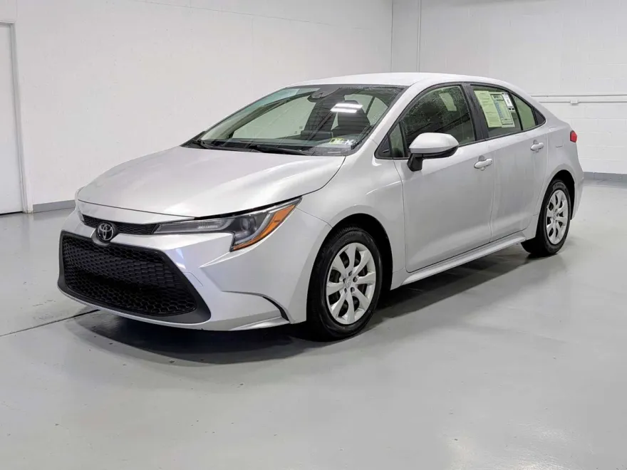 2020 Toyota Corolla LE photo 1