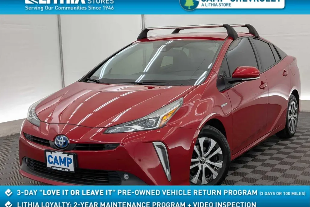 2021 Toyota Prius LE photo 1