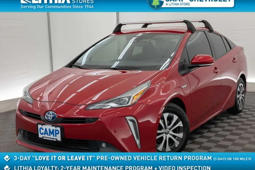 2021 Toyota Prius LE photo 1