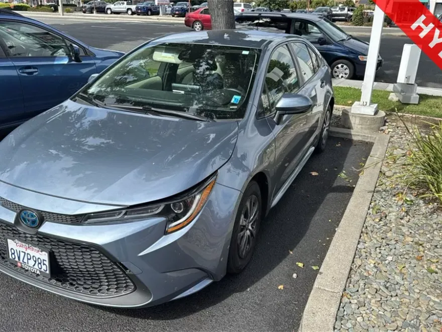 2021 Toyota Corolla LE photo 1