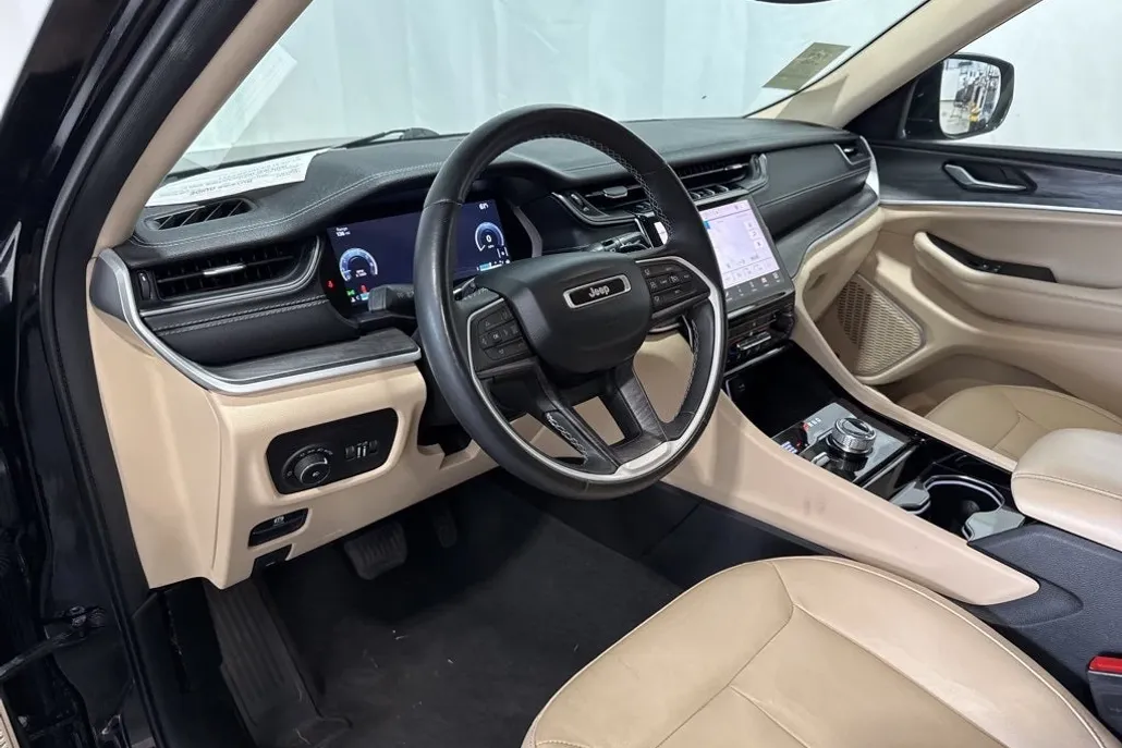 2022 Jeep Grand Cherokee Limited photo 1
