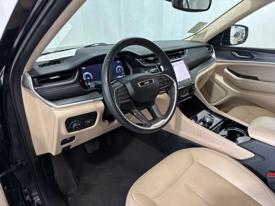 2022 Jeep Grand Cherokee Limited photo 1