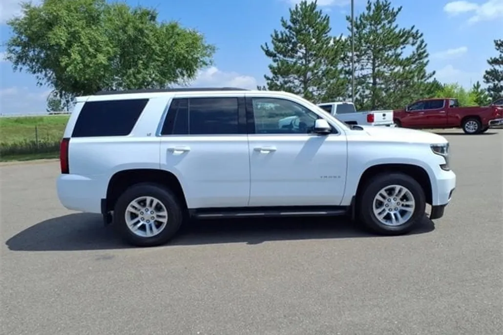 2019 Chevrolet Tahoe LT photo 1