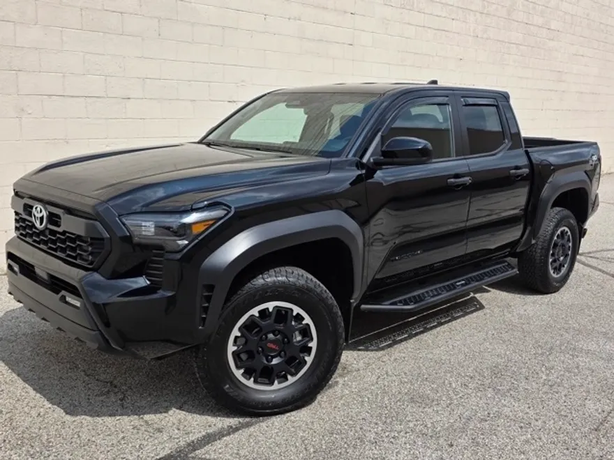 2024 Toyota Tacoma TRD Off-Road photo 1