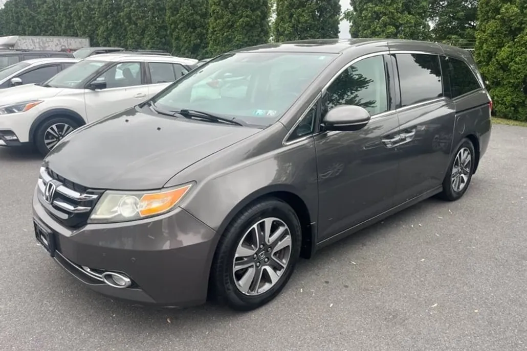 2014 Honda Odyssey Touring photo 1