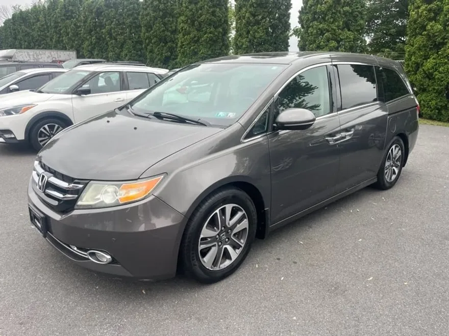 2014 Honda Odyssey Touring photo 1