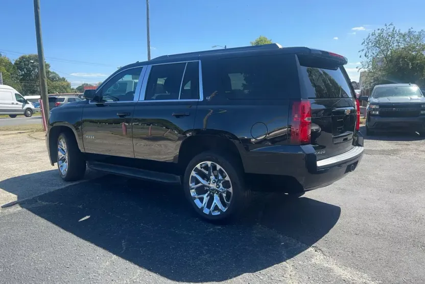2016 Chevrolet Tahoe LT photo 1