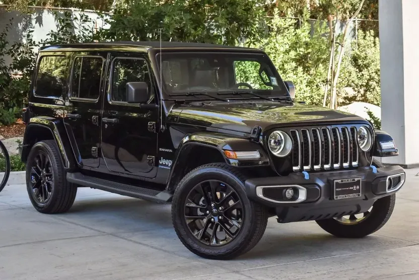 2023 Jeep Wrangler Sahara 4xe photo 1