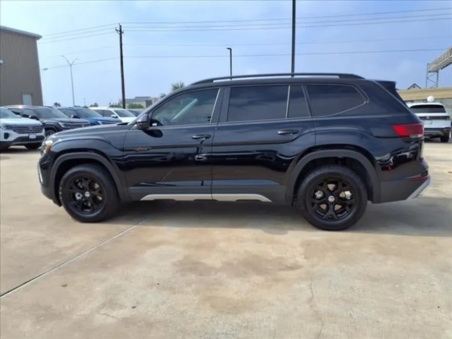 2025 Volkswagen Atlas Peak Edition SE photo 1