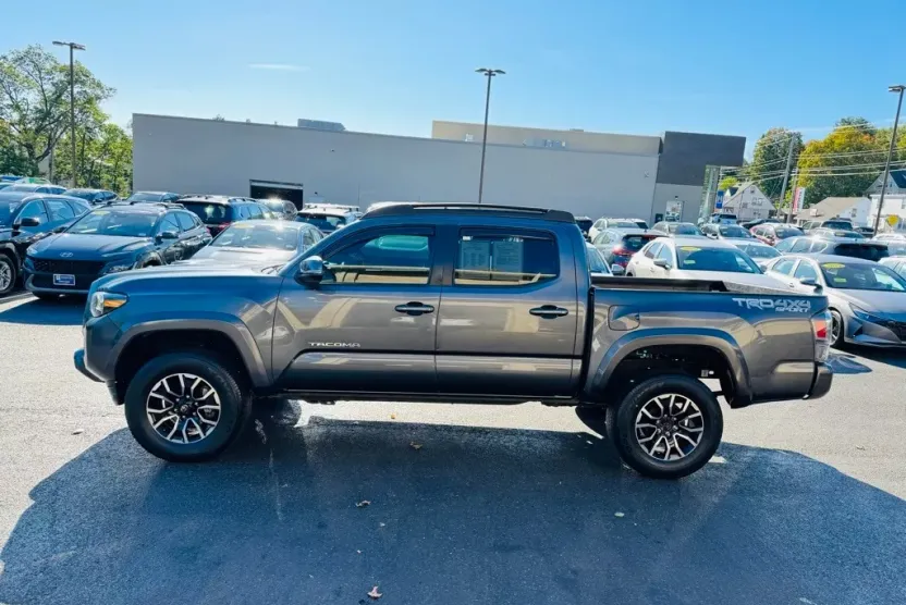 2023 Toyota Tacoma TRD Sport V6 photo 1