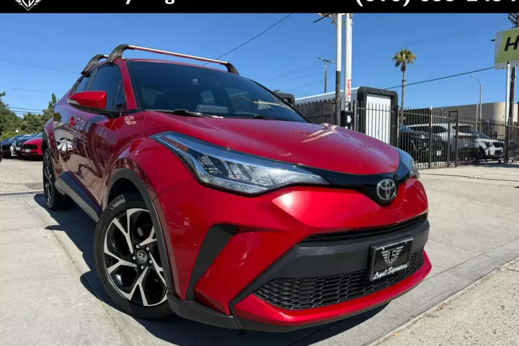 2020 Toyota C-HR XLE photo 1