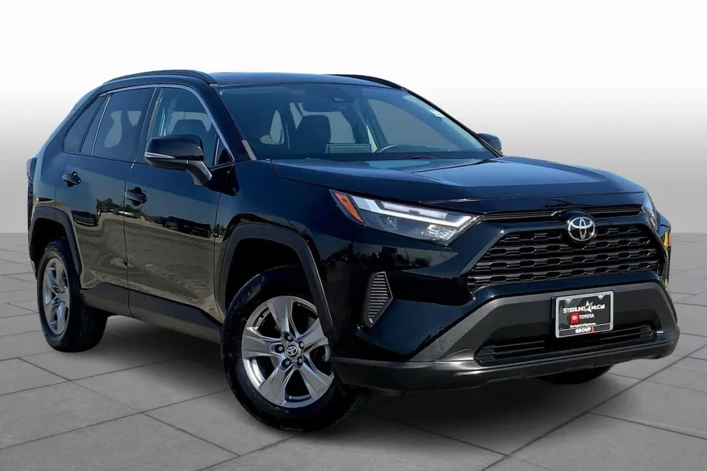 2022 Toyota RAV4 XLE photo 1
