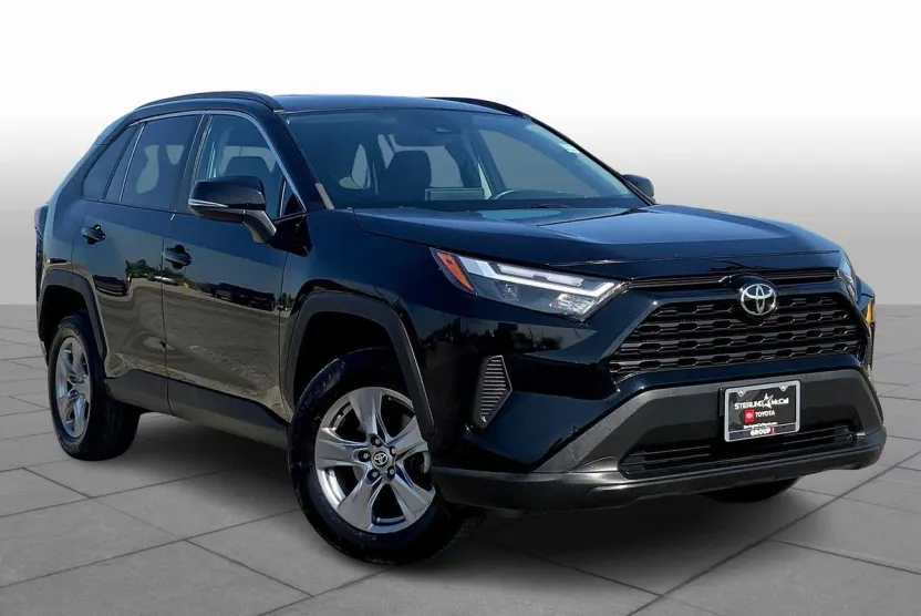 2022 Toyota RAV4 XLE photo 1