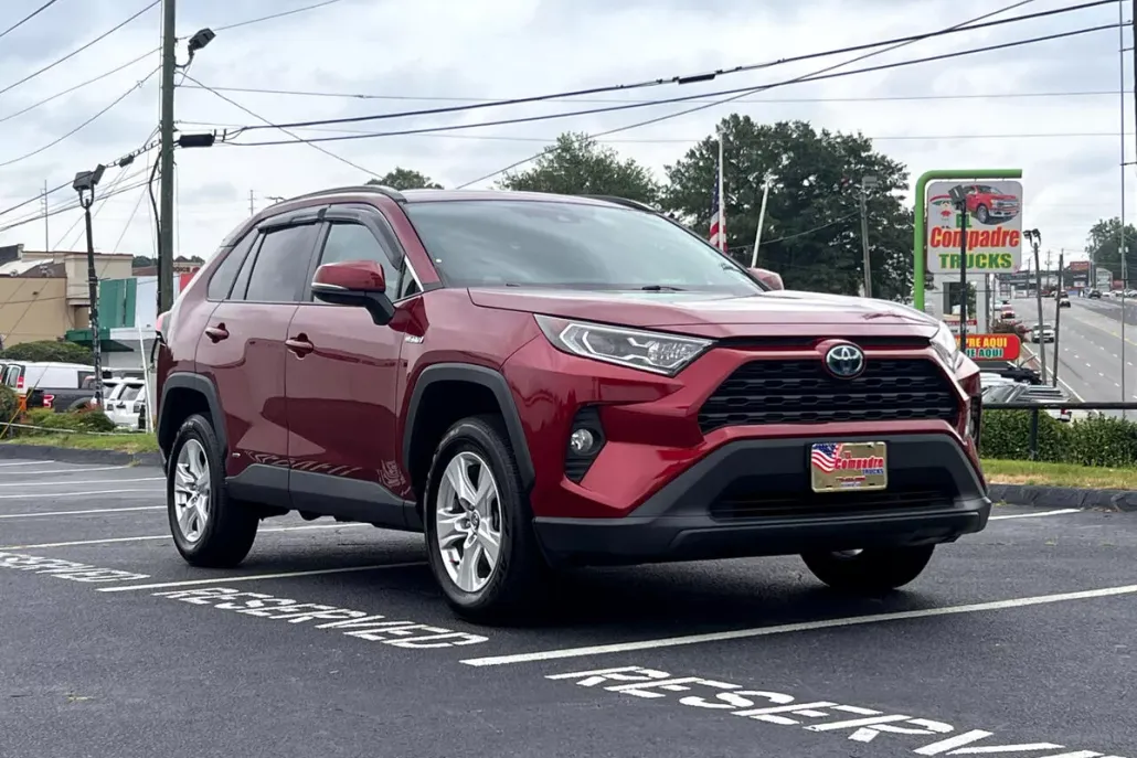 2020 Toyota RAV4 Hybrid XLE photo 1